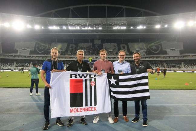Comitiva do Molenbeek foi eleita (Vítor Silva/Botafogo) Comitiva do Molenbeek foi eleita (Vítor Silva/Botafogo)