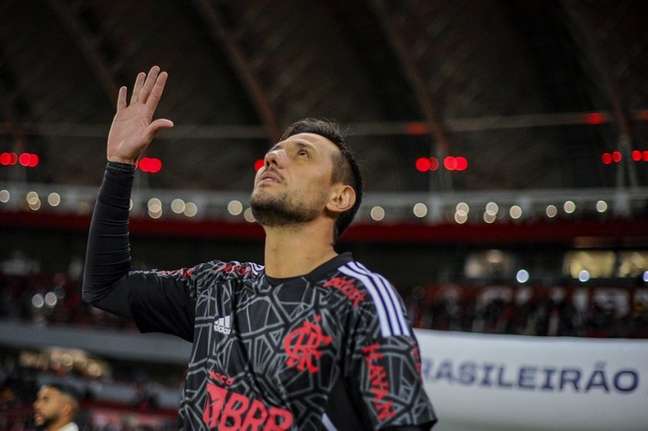 Dorival explica retorno de Diego Alves no gol do Flamengo: Ele está em totais condições