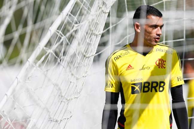Após derrota na estreia, Dorival comanda primeiro treino no Flamengo; Santos retorna