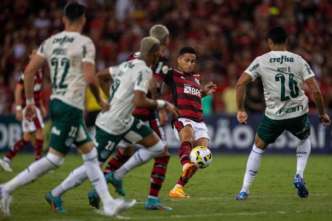 #61: Vício em vencer x sombra de 2019: Palmeiras e Fla vivem opostos
