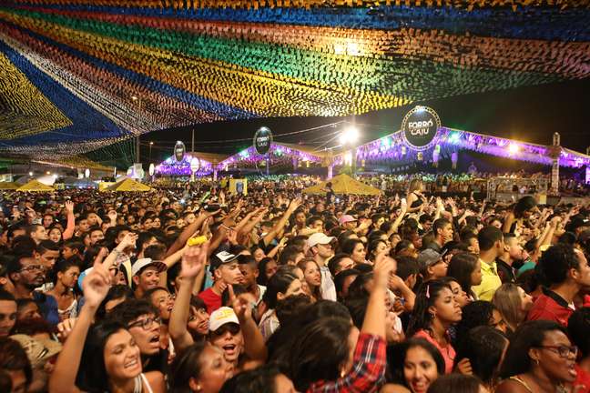 O Forró Caju reúne milhares de pessoas em Aracaju.