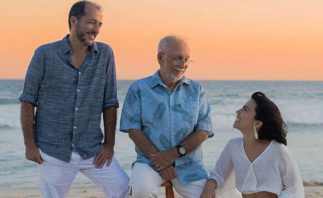 Maira Rodrigues, Marcus Teixeira and Roberto Menescal release the single Maira Rodrigues, Marcus Teixeira and Roberto Menescal release the single