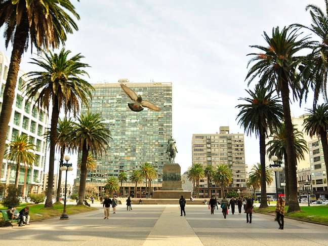 Plaza Independencia, the place where we were kidnapped by Gerardo, our inconvenient guest. Plaza Independencia, the place where we were kidnapped by Gerardo, our inconvenient guest.