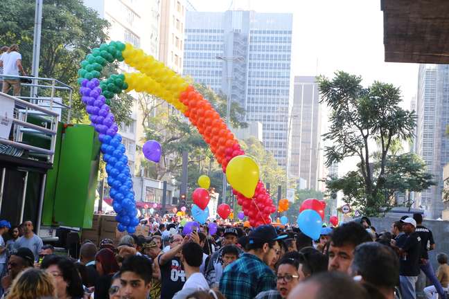 19 trios vão ocupar a Avenida Paulista no domingo; início da Parada está previsto para às 12h