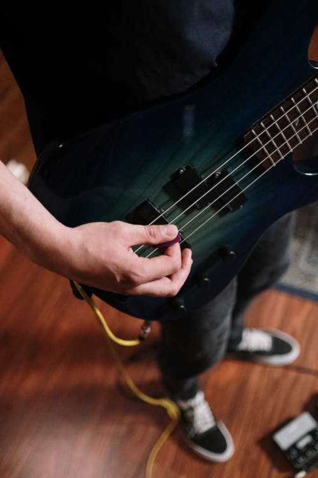 The ultimate guide to playing bass with a pick Gossipify