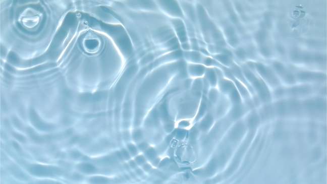 A água benta é poderosa para várias religiões. Aprenda um pouco mais sobre como ela pode ajudar na proteção de boas energias – Shutterstock