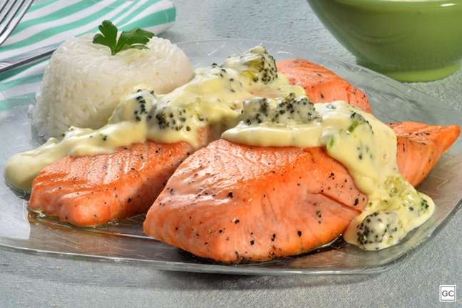 Salmon with broccoli cream - Photo: Guia da Cozinha Salmon with broccoli cream - Photo: Guia da Cozinha