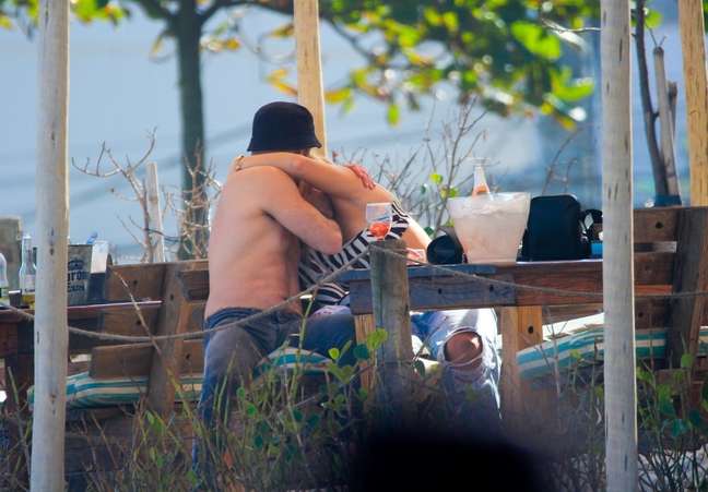 Diego Hypolito is caught kissing with a mysterious blonde in Rio