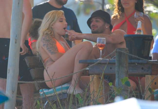Diego Hypólito is seen with a blonde in Barra Da Tijuca