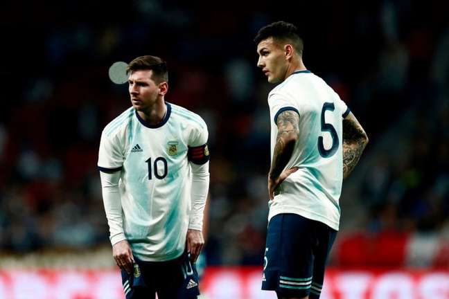 Após problema, Paredes e Messi possuem boa relação (Foto: BENJAMIN CREMEL / AFP) Após problema, Paredes e Messi possuem boa relação (Foto: BENJAMIN CREMEL / AFP)
