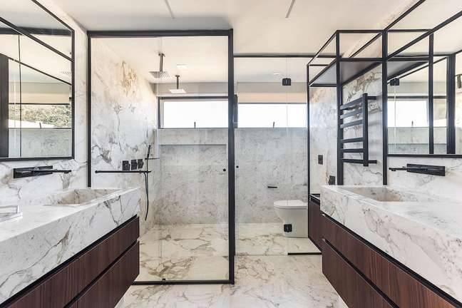 Luxury and richness: 45 marble bathrooms