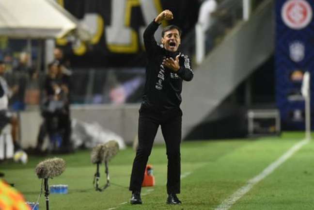 Fabián Bustos foi expulso no empate do Santos contra o Red Bull Bragantino (Foto: Ivan Storti/Santos FC) Fabián Bustos foi expulso no empate do Santos contra o Red Bull Bragantino (Foto: Ivan Storti/Santos FC)