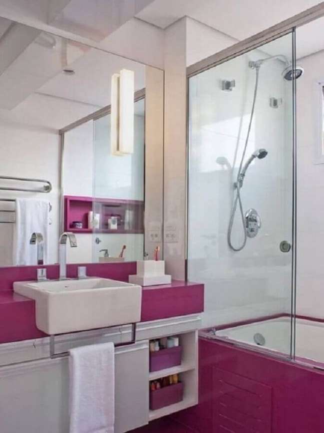 49. Decoração para banheiro feminino branco e rosa – Foto: Decor Fácil