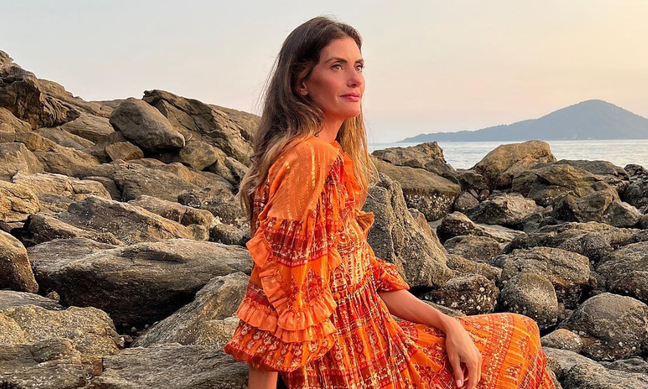 Isabella Fiorentino repeats the boho chic and elegant dress