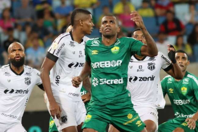 Cuiabá e Ceará fizeram o jogo de abertura da 13ª rodada do Brasileirão (Foto: AssComDourado)