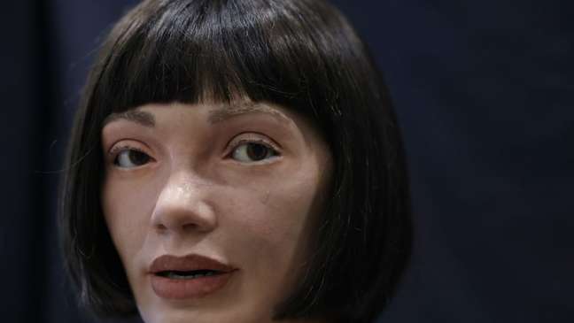 Robôs ganha cada vez mais traços humanos como o Ai-Da, um humanoide que sabe pintar