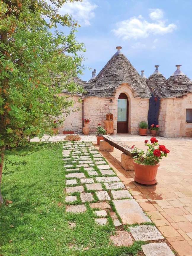 La Rosa dei Trulli is an option for those who want to stay inside a trullo in Alberobello.