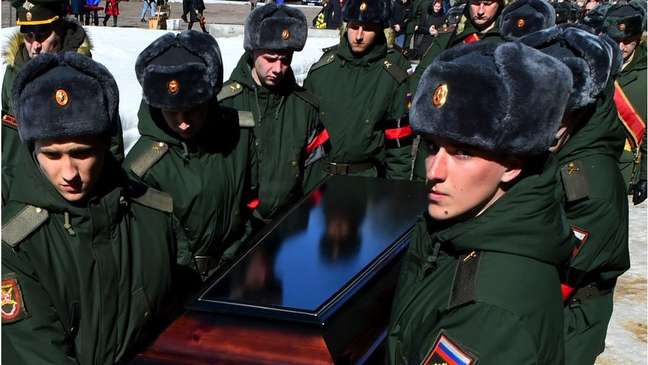 Pesquisa da BBC revela que um quinto dos soldados russos mortos são oficiais de patente média ou alta