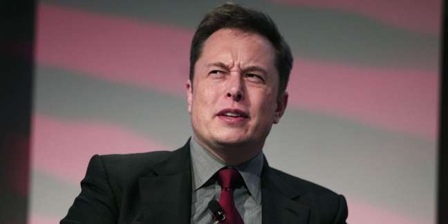 Elon Musk reage a processo sobre demissões em massa sem aviso prévio 