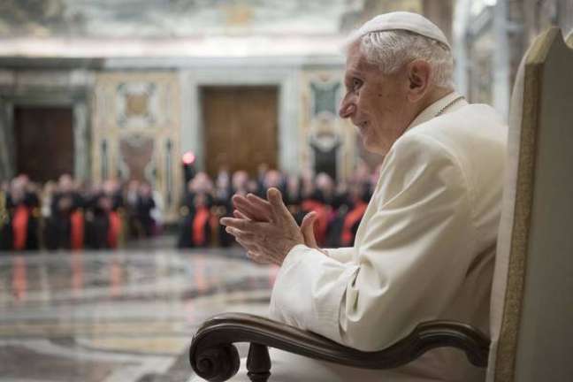 Joseph Ratzinger durante celebração no Vaticano, em junho de 2016