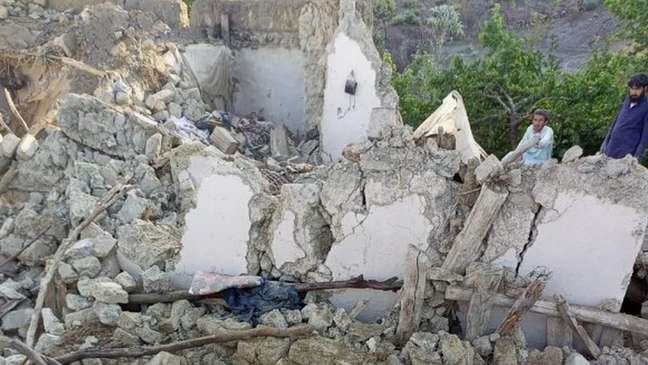 Muitas casas no Afeganistão estão em estado precário, mesmo antes do terremoto