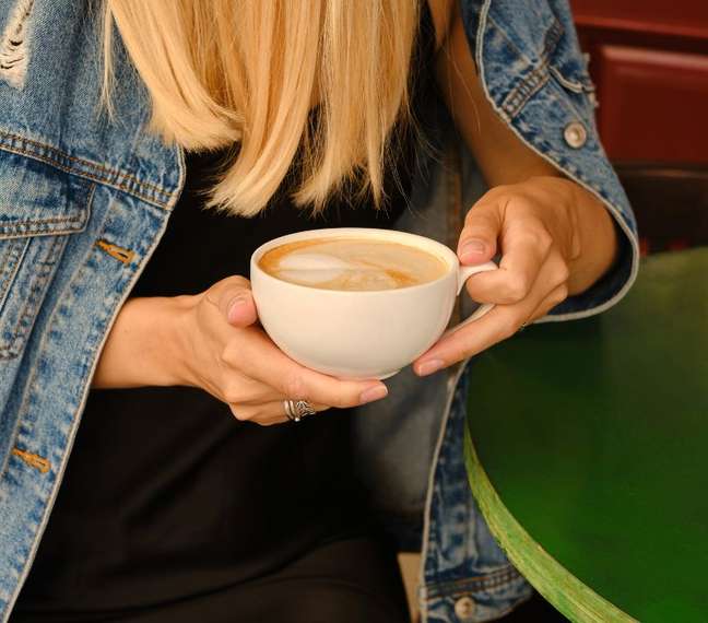 Além do café preto, existem outros alimentos que podem te ajudar a se manter mais disposto Além do café preto, existem outros alimentos que podem te ajudar a se manter mais disposto