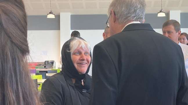 Marta conheceu o primeiro-ministro galês, Mark Drakeford, durante visita que ele fez ao campo de refugiados