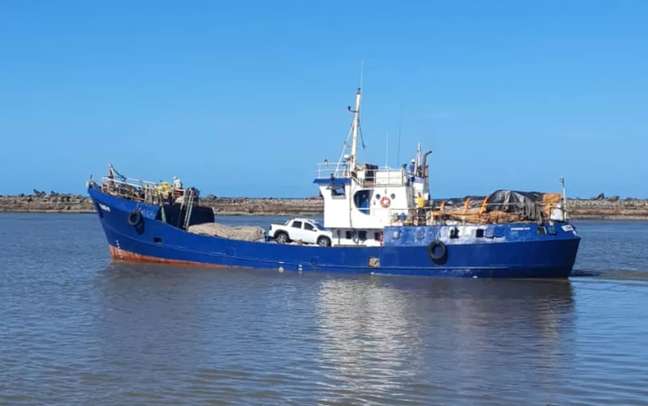 Barco naufraga próximo a Fernando de Noronha; 5 estão desaparecidos