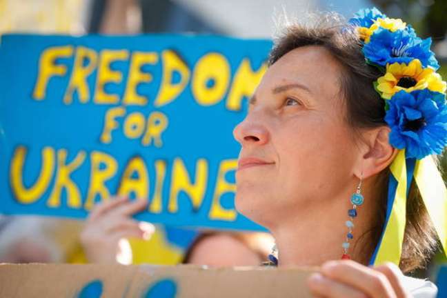 Protesto pró-Ucrânia em frente à sede do Conselho Europeu