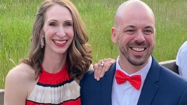 O casal que reza para que cora&ccedil;&atilde;o do beb&ecirc; que esperam pare de bater ap&oacute;s  aborto negado