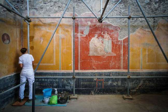 Casa em restauração na antiga cidade romana de Pompeia