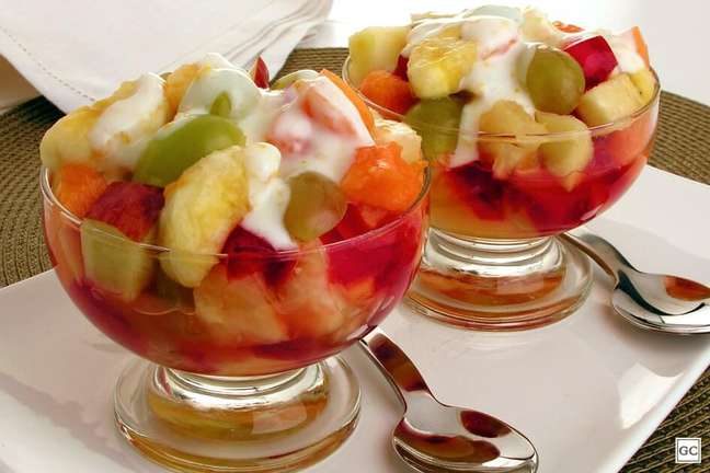 Salada de frutas com iogurte – Foto: Guia da Cozinha