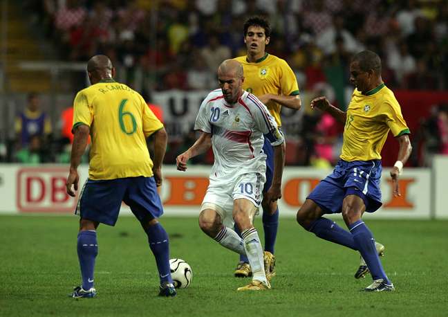 Zidane diz que estava lesionado quando eliminou o Brasil em 2006