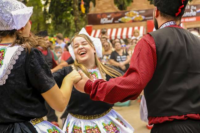 The dances take place on every feast day and represent important elements of Dutch culture.