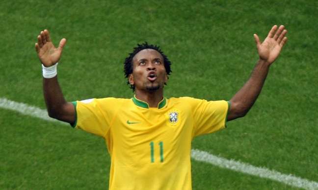 Zé Roberto foi um dos principais nomes da Seleção Brasileira na Copa do Mundo de 2006 (Foto: VALERY HACHE / AFP)