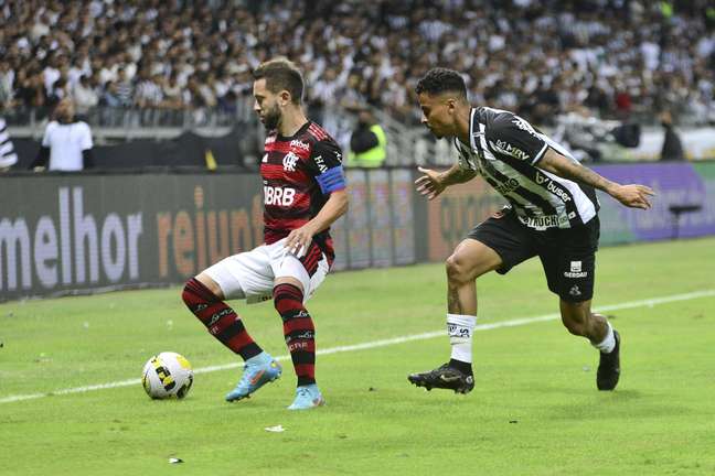 Hulk brilha e põe Atlético-MG em vantagem sobre o Flamengo na Copa do Brasil