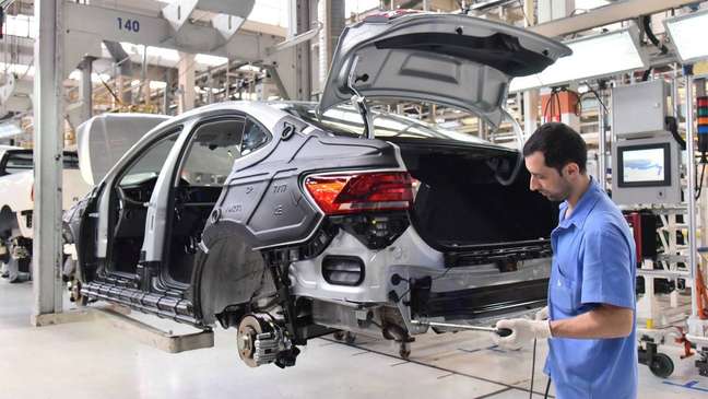 Volkswagen Virtus também terá produção reduzida em julho
