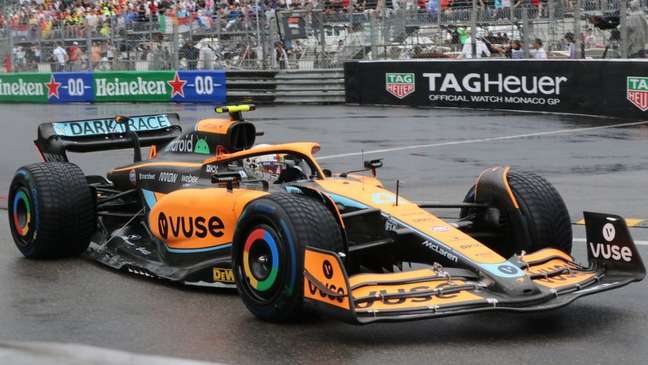 A McLaren tem um gêmeo digital de seu carro mais recente, que foi usado para ajudar no desenvolvimento do veículo real A McLaren tem um gêmeo digital de seu carro mais recente, que foi usado para ajudar no desenvolvimento do veículo real