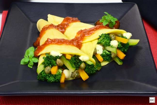 Broccoli crepioca with cashew cream - Photo: Guia da Cozinha Broccoli crepioca with cashew cream - Photo: Guia da Cozinha