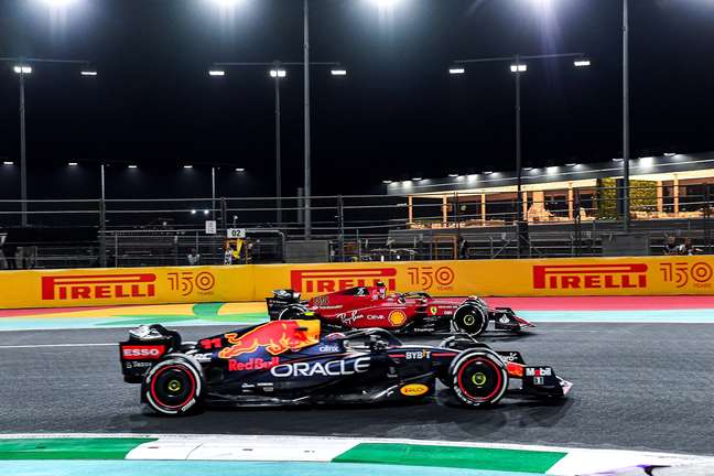 Duelo entre Red Bull e Ferrari é travado também fora das pistas 