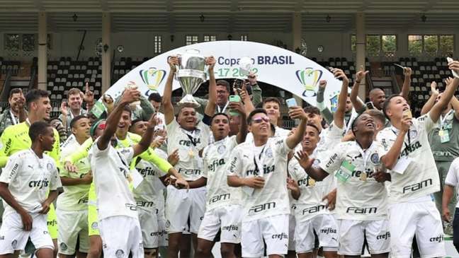 Palmeiras faz a festa após superar o Vasco na decisão (Foto: Fabio Menott/Palmeiras)