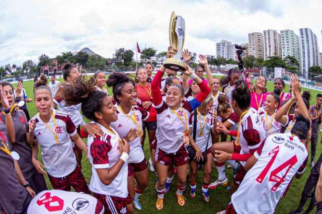 Meninas da Gávea são das campeãs da Taça Unifoot Diamante Pró2022 (Foto: Paula Reis/CRF)