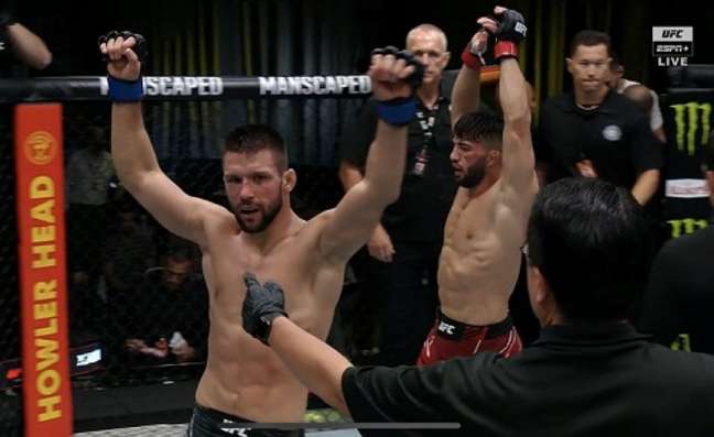 Em resultado polêmico, Gamrot superou Tsarukyan na luta principal do UFC Vegas 57 (Foto: Reprodução/UFC)