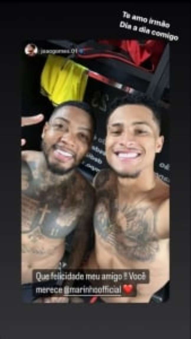 Marinho e João Gomes no vestiário após a vitória sobre o América-MG (Foto: Reprodução/Instagram)
