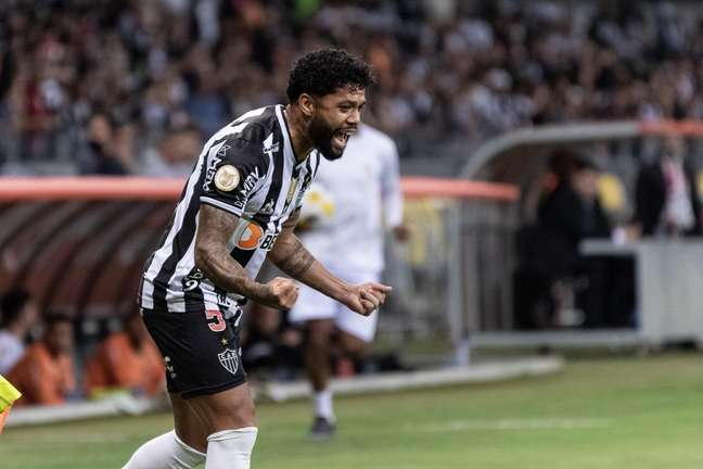 Atlético-MG faz três gols na reta final e consegue virada contra o Fortaleza 