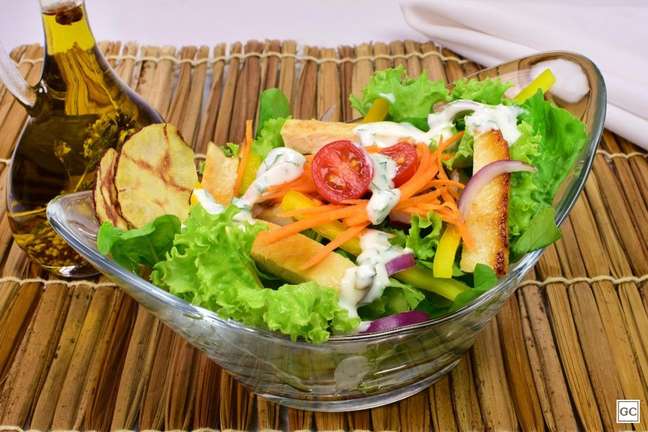 Salad with yoghurt dressing - Photo: Guia da Cozinha Salad with yoghurt dressing - Photo: Guia da Cozinha
