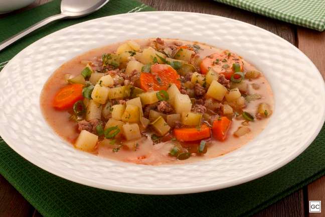 Sopa de legumes com carne moída – Foto: Guia da Cozinha