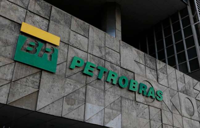 Petrobras reinicia processos de venda de três refinarias 