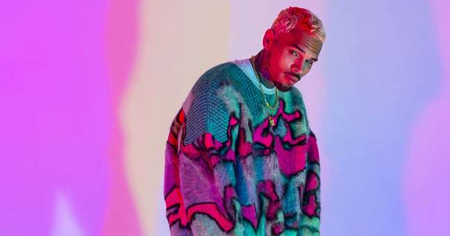 Chris Brown releases “Breezy”, the twelfth album of his career