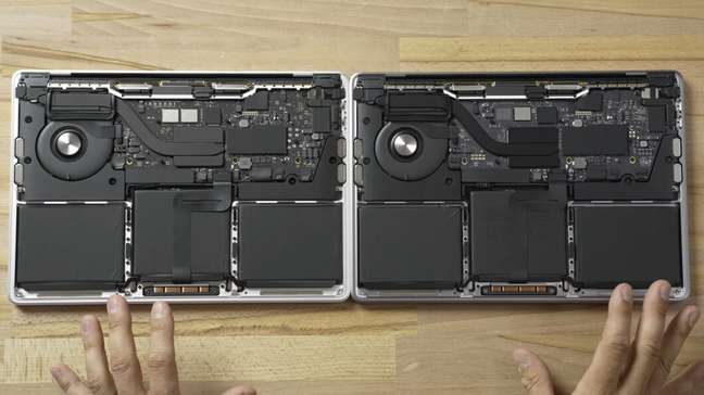 MacBook Pro com M1 (esquerda) possui duas memórias NAND enquanto modelo com M2 (direita) só tem um chip (